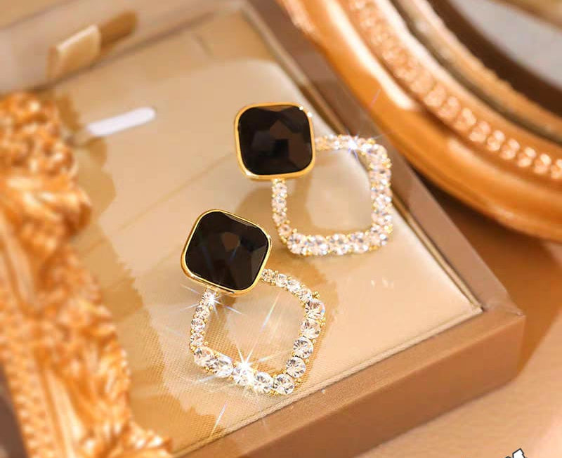 Zircon Korean Black Shiny Rhombus Earrings for Women – Stylish Lightweight Fashion Jewelry