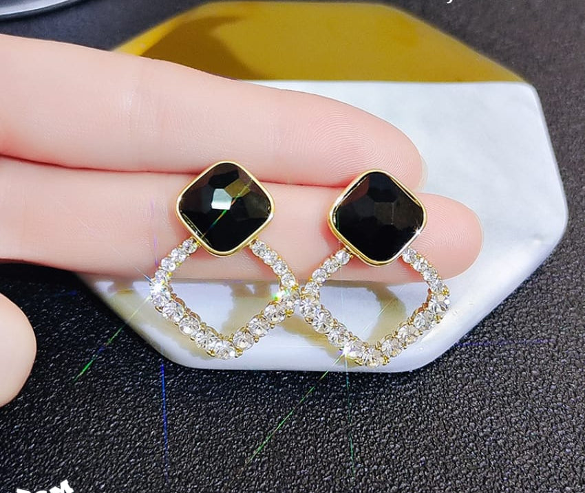 Zircon Korean Black Shiny Rhombus Earrings for Women – Stylish Lightweight Fashion Jewelry